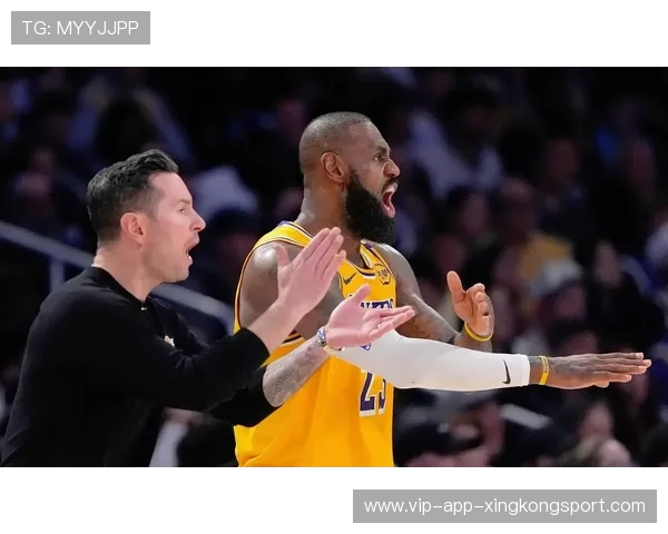 湖人中场战术调整奏效实现逆转